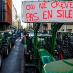 RIVOLTA DEI TRATTORI! AGRICOLTORI D’EUROPA IN GUERRA CONTRO L’ UE